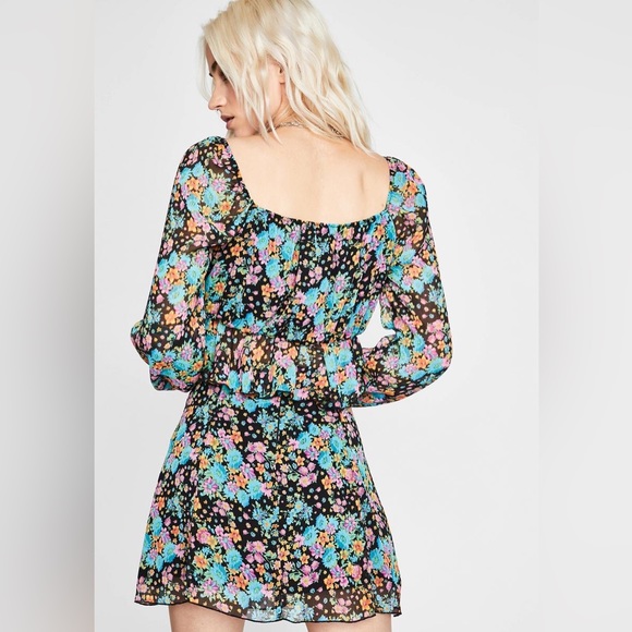 Fresh Like Flowers Mini Skirt and Long Sleeve Crop Top Set. Size XS - Picture 2 of 6